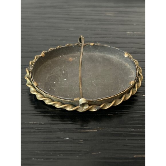 Antique Brooch Portrait of a Pompadour Lady Wearing a Hat Oval Frame Patina - Picture 7 of 10